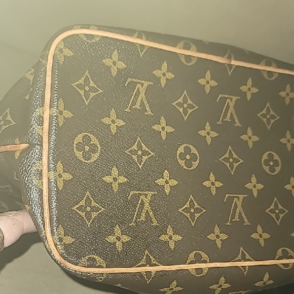 Louis Vuitton Classic Monogram Tote with Tan Accents - Picture 8 of 15